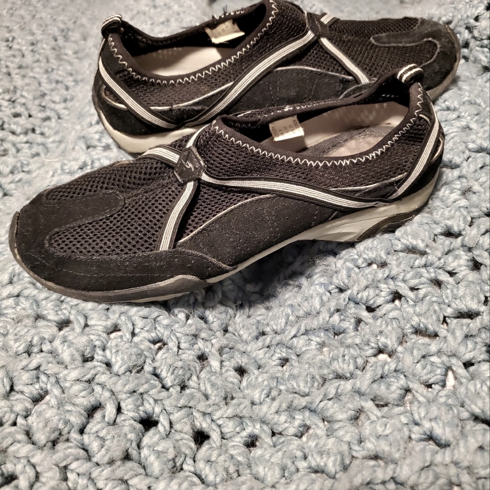 Active Basic (?) slip-on mesh shoe size: 8. black and grey